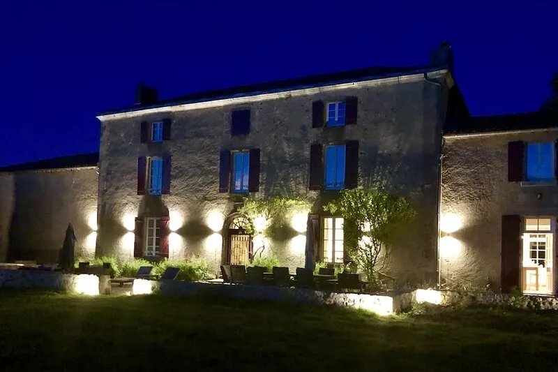 Classic and luxurious French manor house set in large grounds with swimming pool