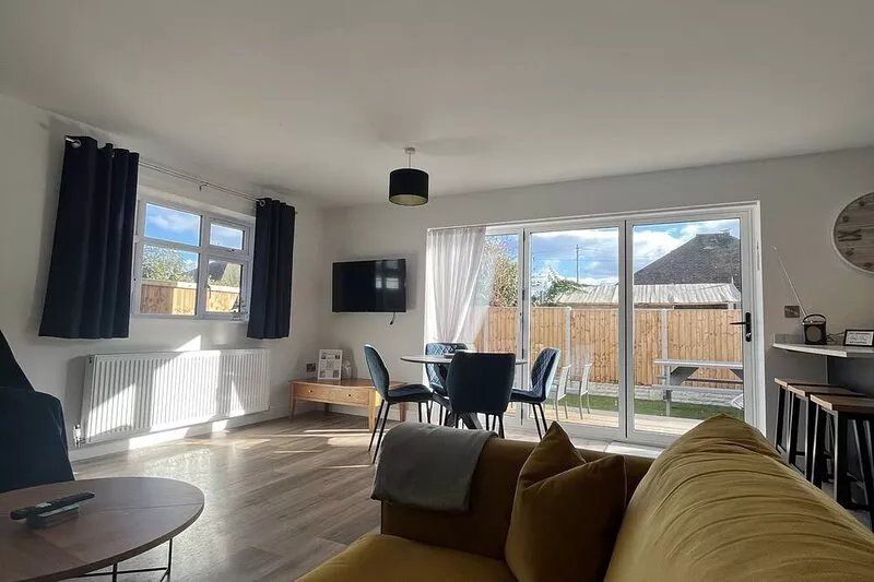 Beach House w/ Balcony & Sea Views in North Wales