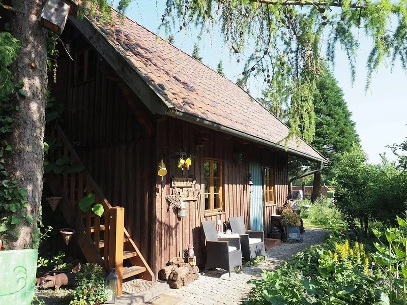 Lower Saxony warehouse with a cozy country house atmosphere for up to 6 people
