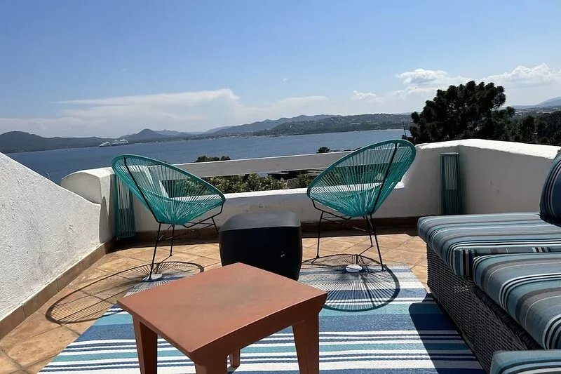 Cosy, quiet villa 150 metres from the sea and swimming pool Tennis included