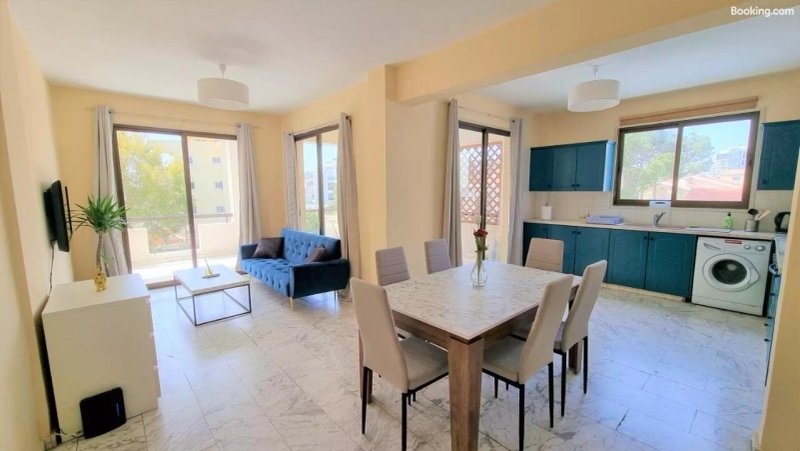 Comfy Rooms In A Shared Apartment Near Salt Lake With Internet And Netflix