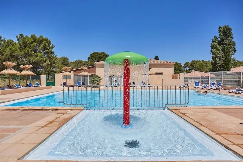 Accès Piscine Extérieure Saisonnière