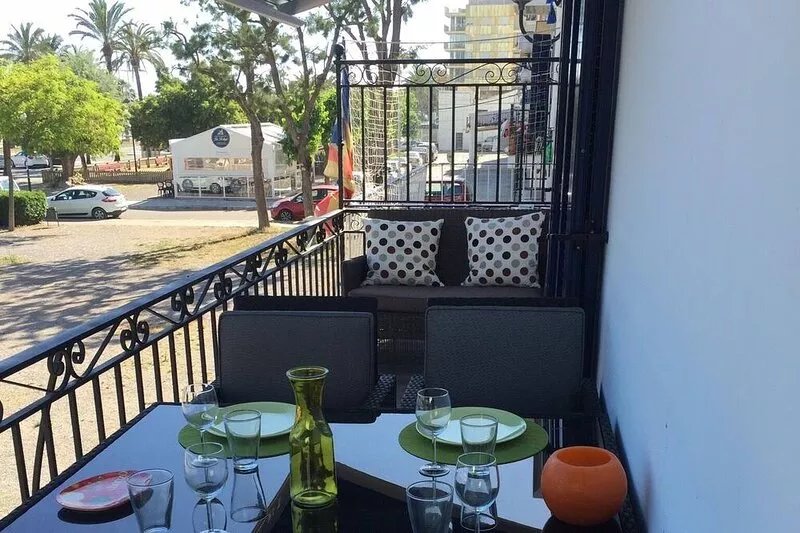 SUPERB SEAFRONT APARTMENT