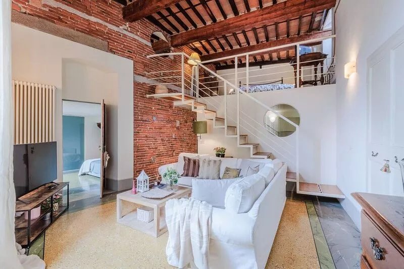 Elegant Apartment in a Quiet Street inside the Walls Of Lucca