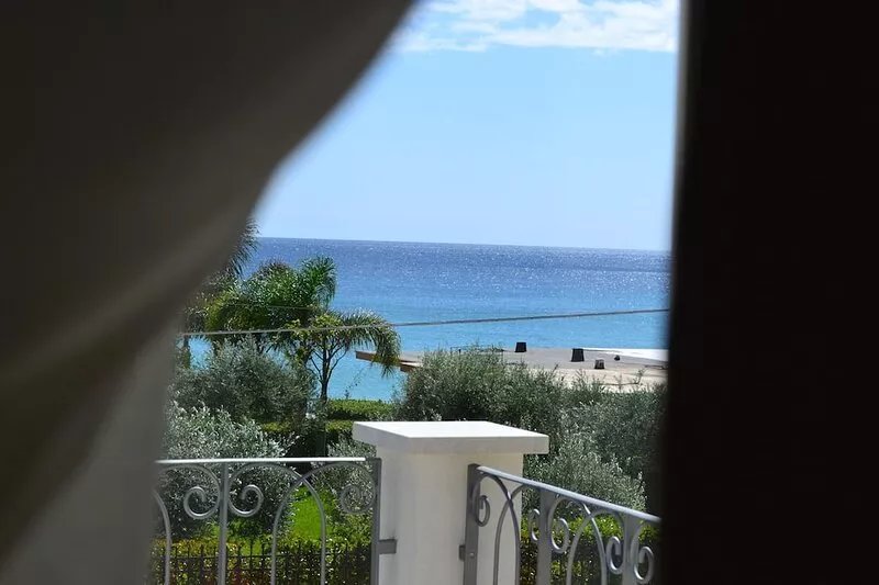 VILLA SICILY PRIVATE POOL ON THE WHITE BEACH
