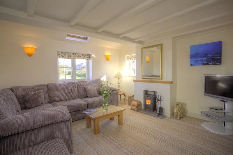 Beautiful dog friendly holiday home for 6 near a sandy beach and Padstow.