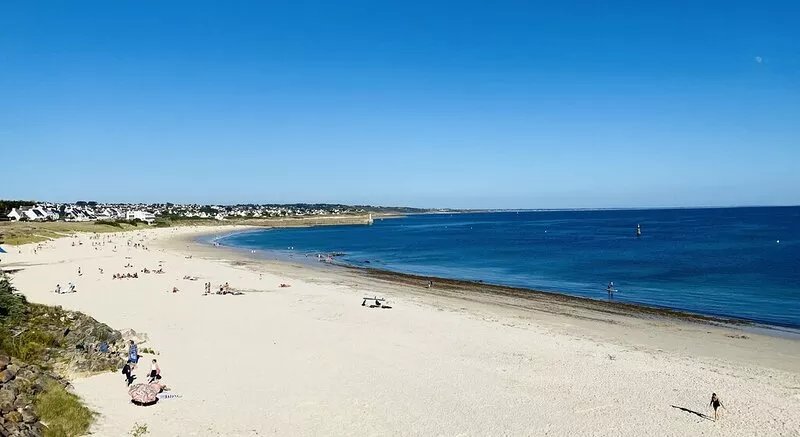 Duplex with terrace overlooking the bay and the large beach 20m away