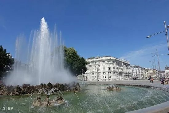 Schwarzenbergplatz