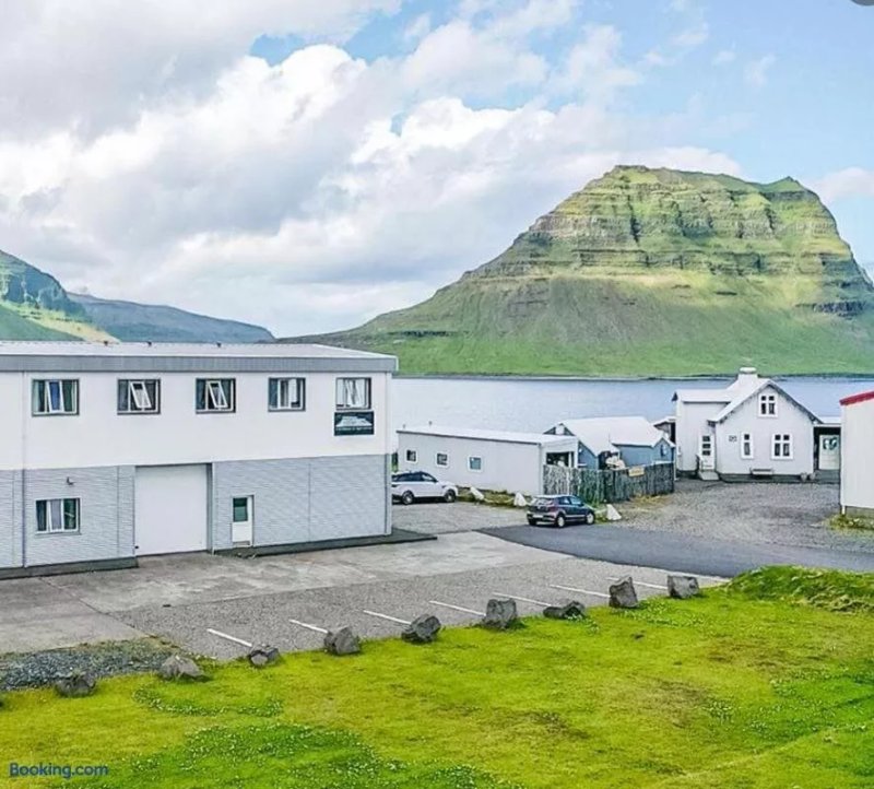 Stöð Guesthouse And Apartments
