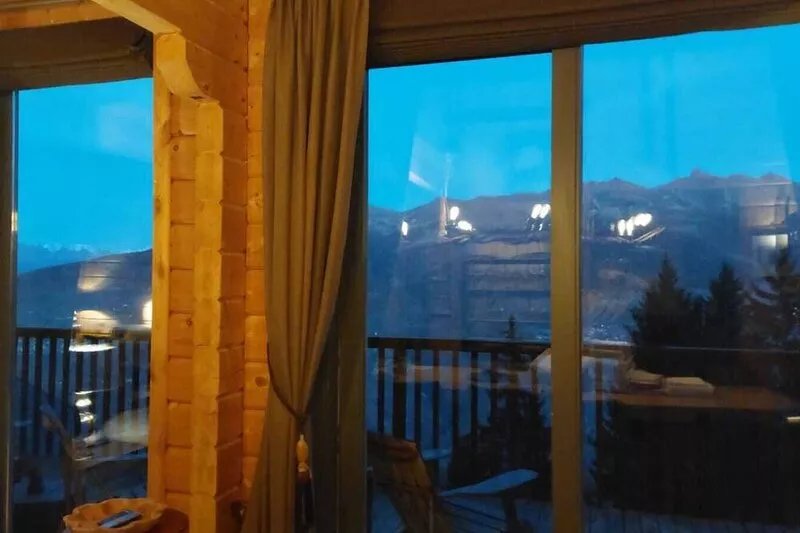 2 min walk Bakery| 4 min Ski Lifts&Storage| 10min Spa&Pool| 1800m|VillaChalet.eu